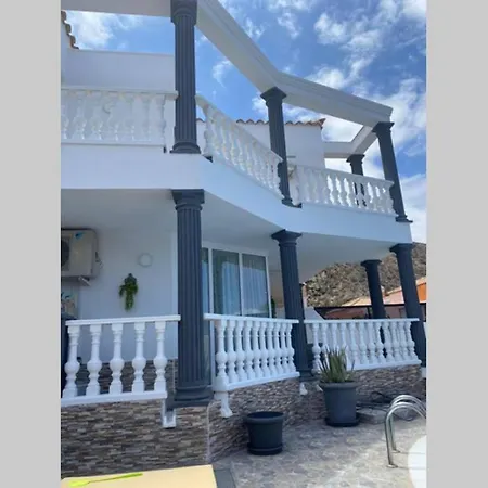 Villa Vista Hermosa, 3-4 Bed Villa, Los Cristianos *